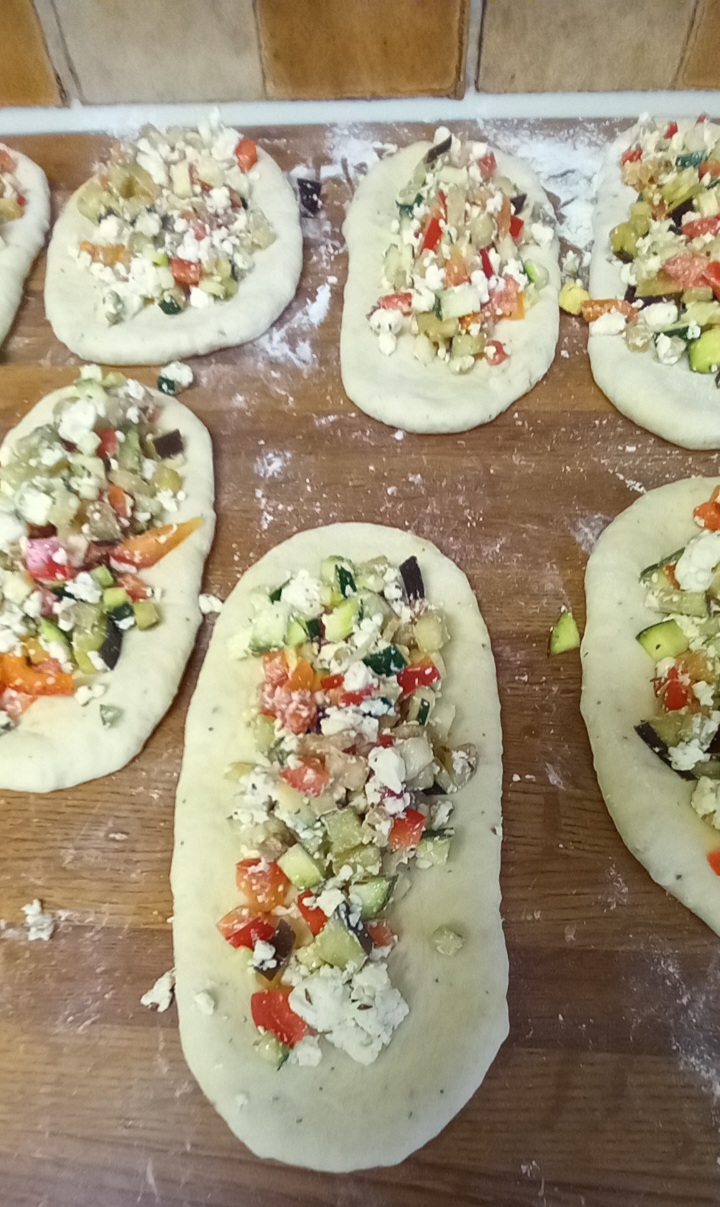 Pide mit mediterraner Füllung – Little Kitchen and More